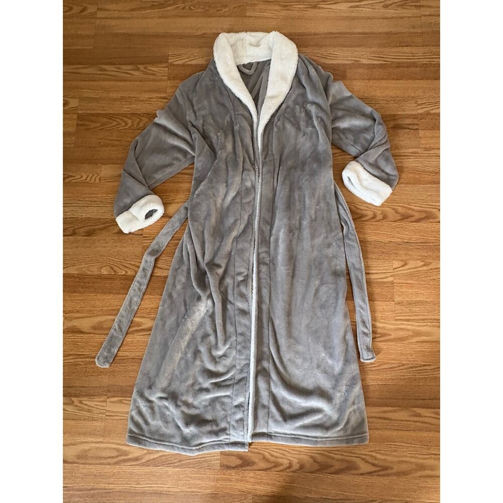Women’s Gray And White Super Soft Blanket Robe Sz M-L Very Good Never Worn